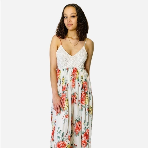 Dressday Floral Maxi Dress With Back Out - Picture 1 of 14